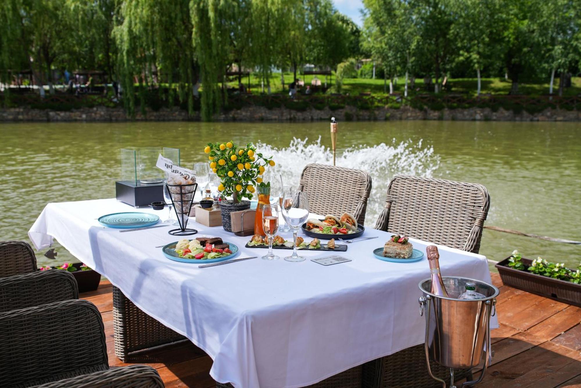 Hotel The Wind Mills Hydropark Gorna Malina Esterno foto