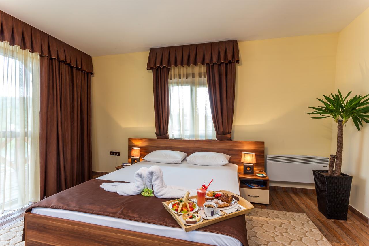 Hotel The Wind Mills Hydropark Gorna Malina Esterno foto